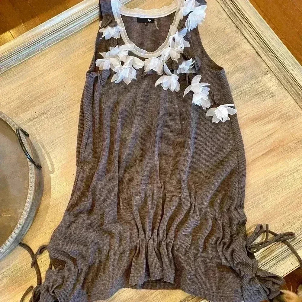 Ryu tunic with white flower petals - size L